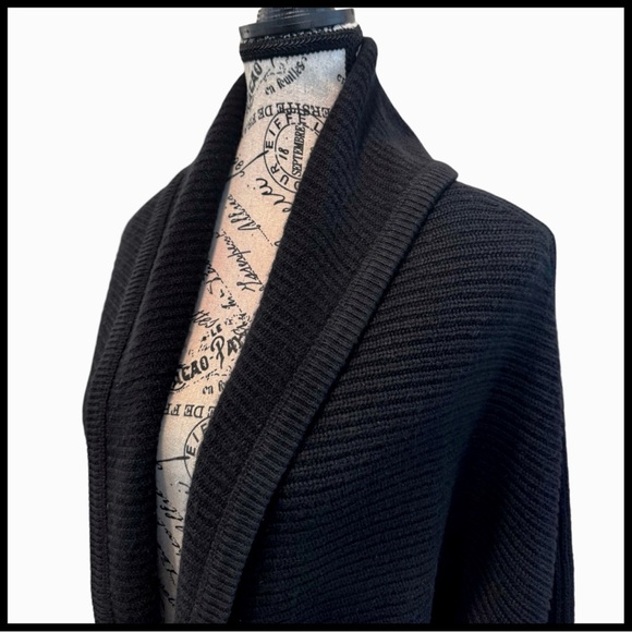 Todd & Duncan Women's Cashmere Kimono Sweater. Black. Small - Picture 8 of 11